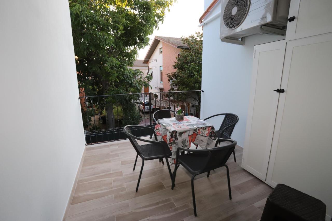 Orchidea Rooms & Suites Чивитанова-Марке Экстерьер фото