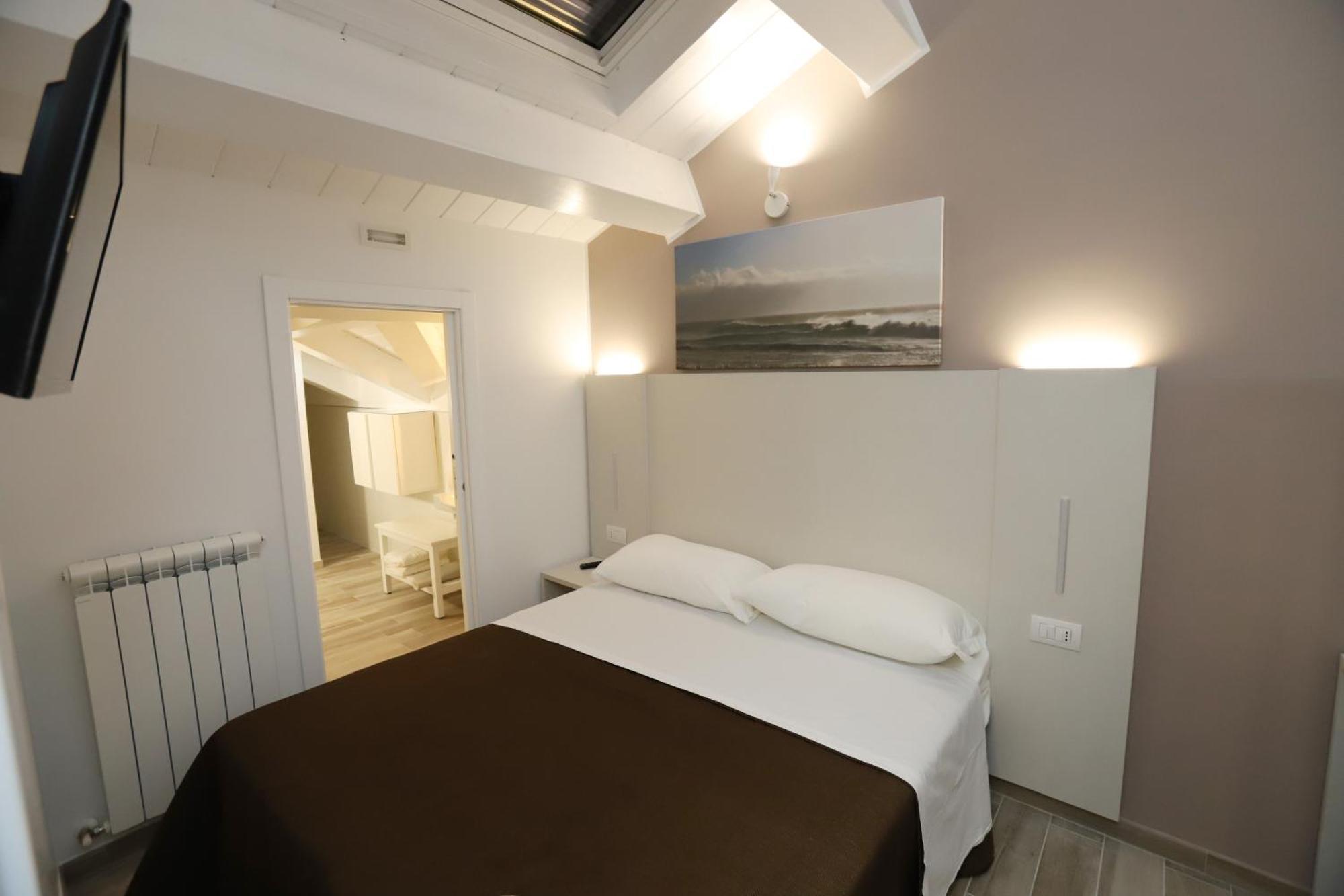 Orchidea Rooms & Suites Чивитанова-Марке Экстерьер фото