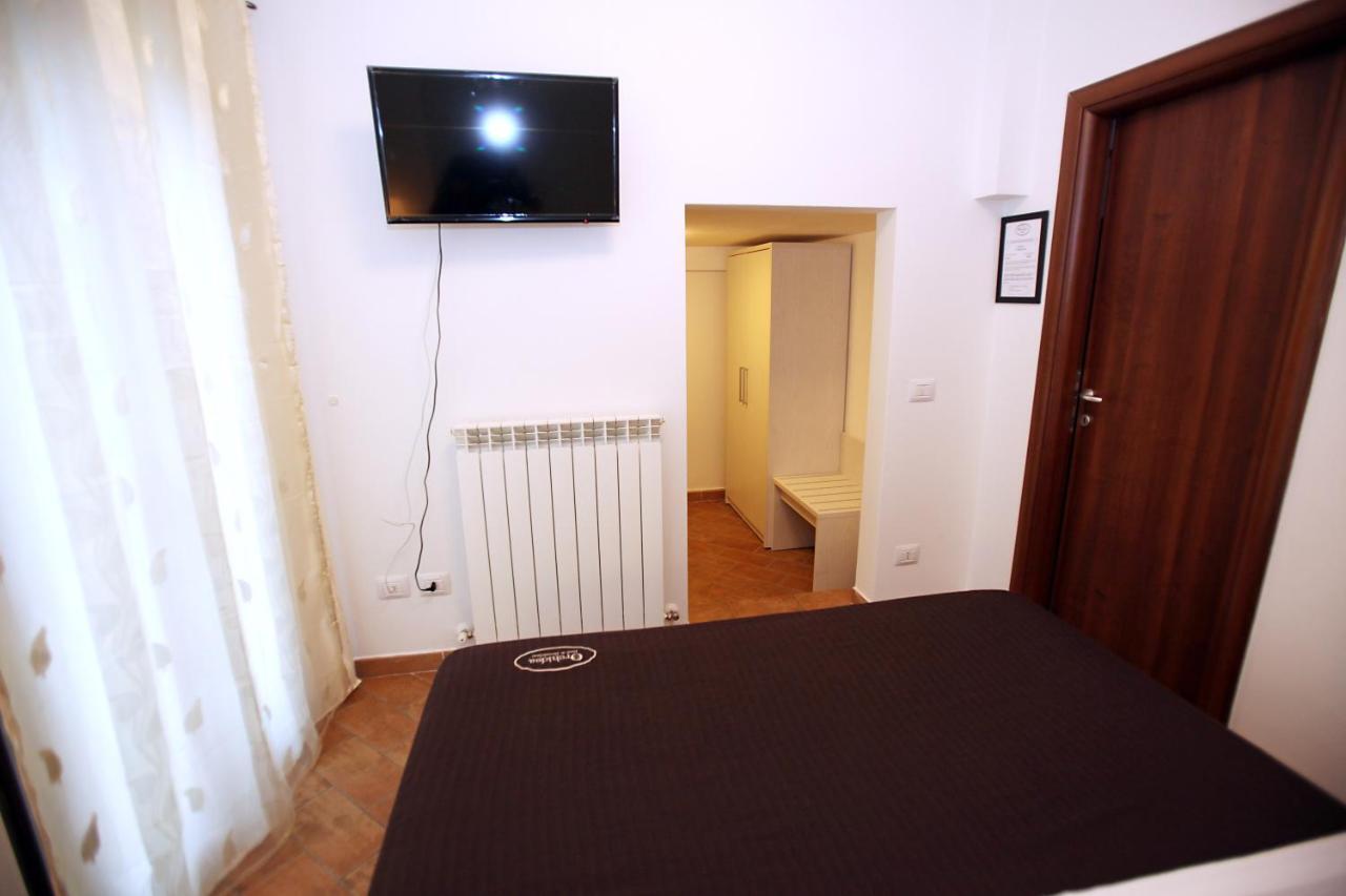 Orchidea Rooms & Suites Чивитанова-Марке Экстерьер фото
