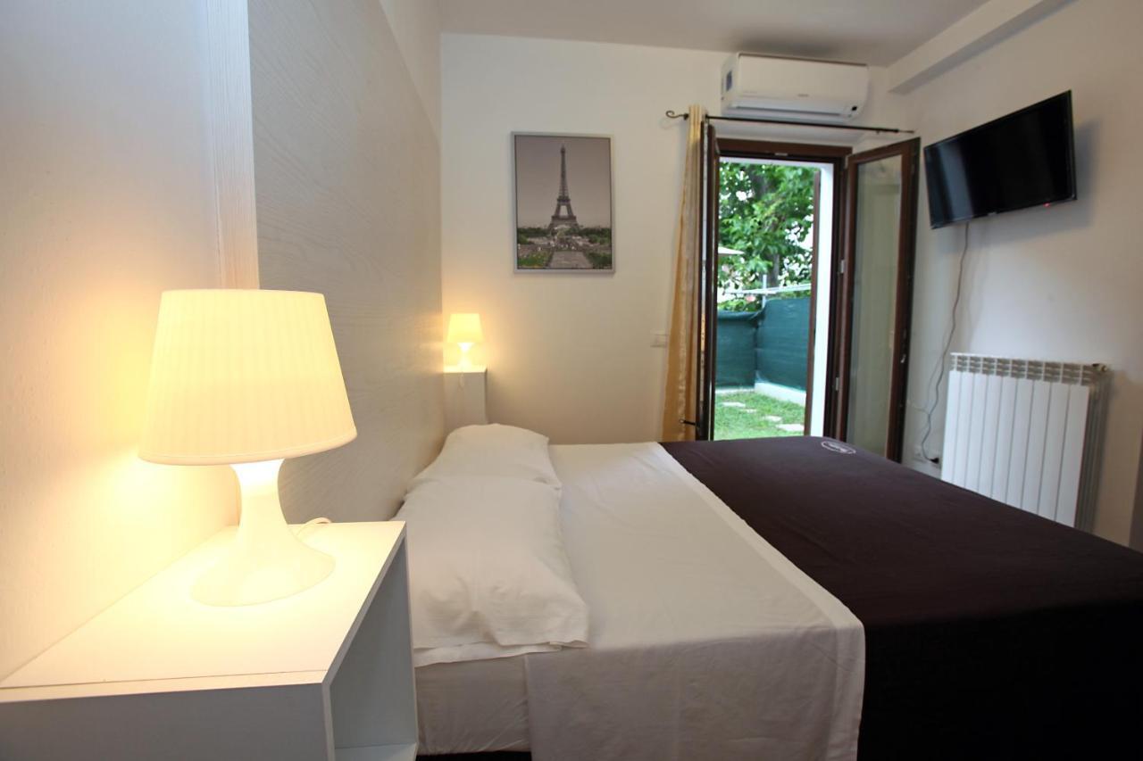 Orchidea Rooms & Suites Чивитанова-Марке Экстерьер фото
