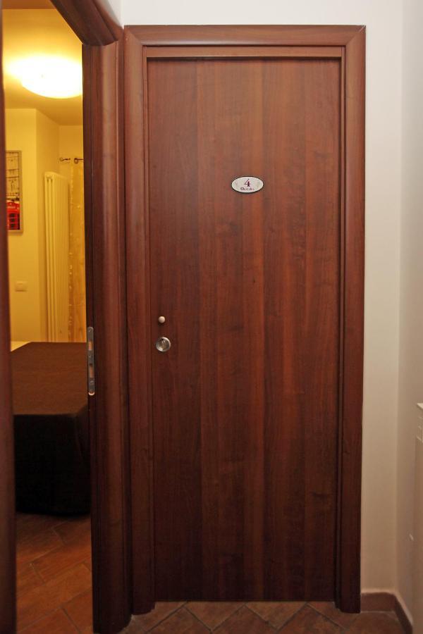 Orchidea Rooms & Suites Чивитанова-Марке Экстерьер фото