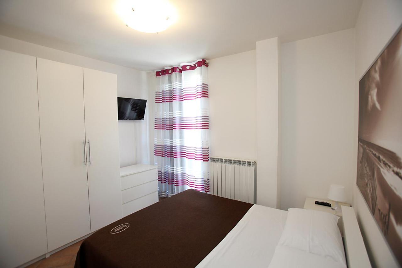Orchidea Rooms & Suites Чивитанова-Марке Экстерьер фото